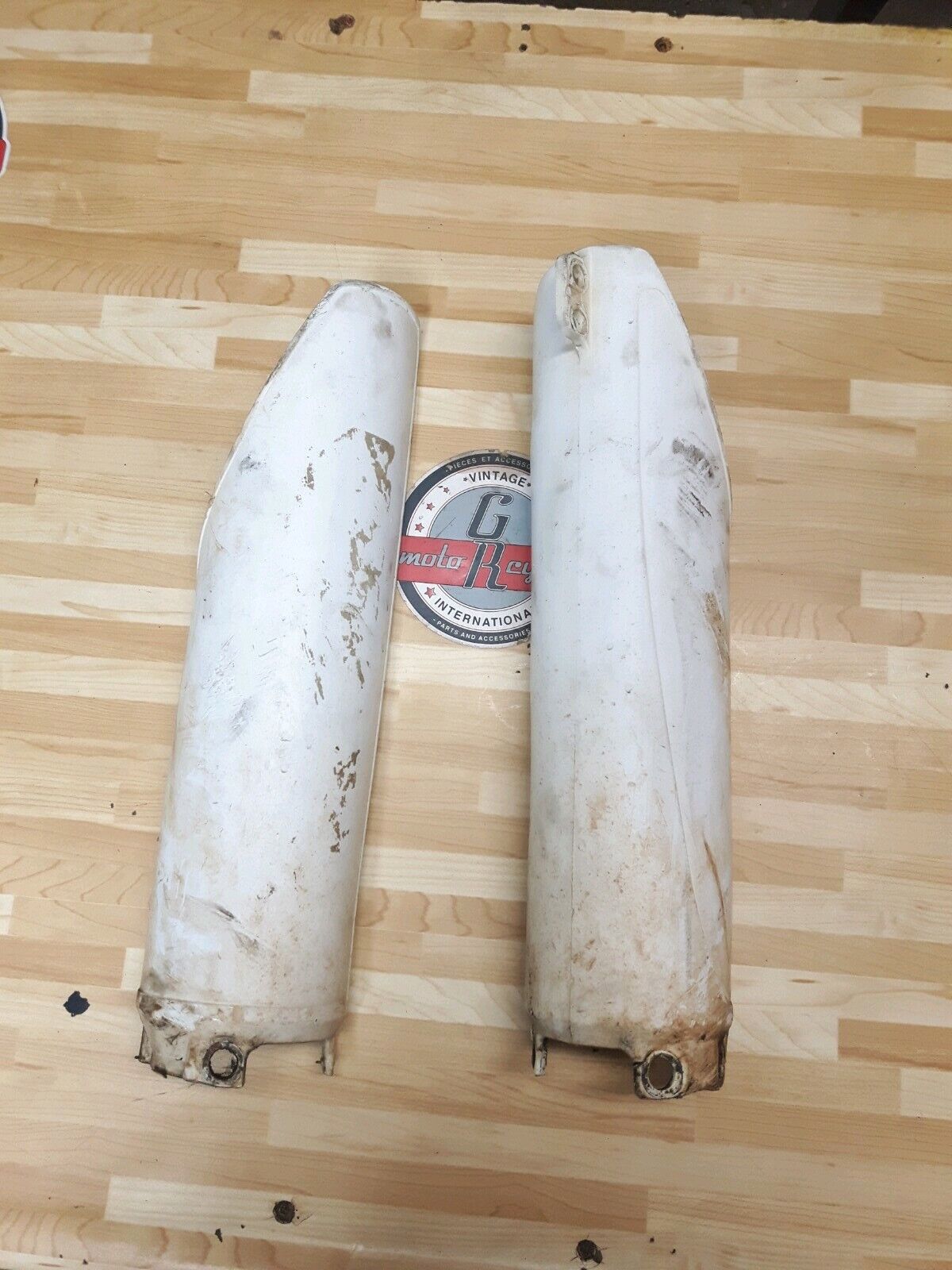 CR250R 1990 FRONT FORK GUARD PROTECTOR PLASTIC CR125R CR500R 1991 51620-KZ3-000